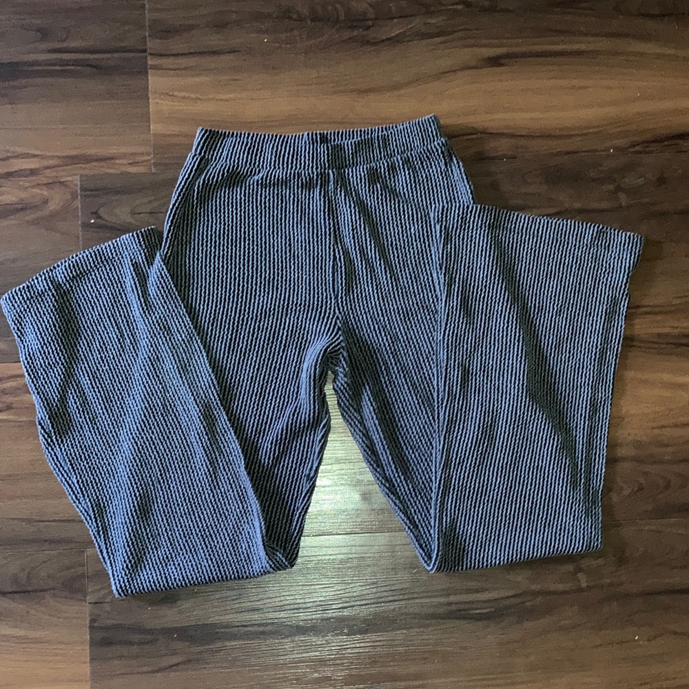 Gray & Black Ribbed Wide-Leg Pants